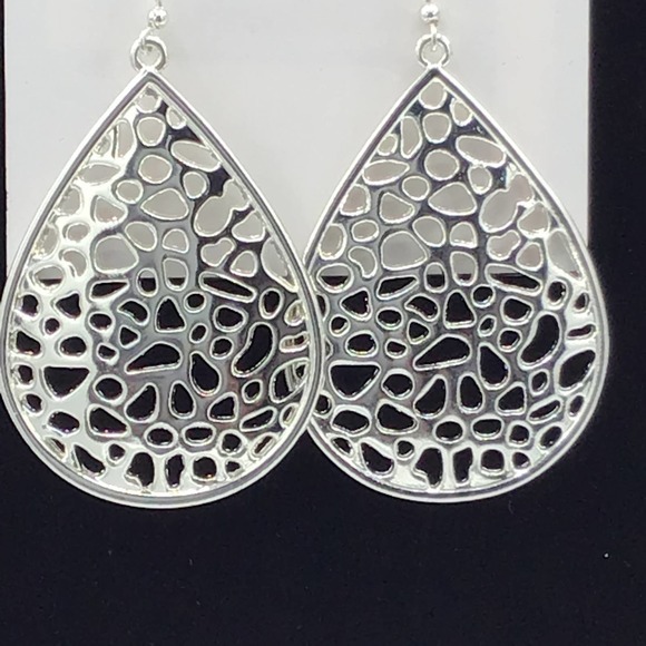 Filigree Silver Tear Drop Earrings - Picture 4 of 4